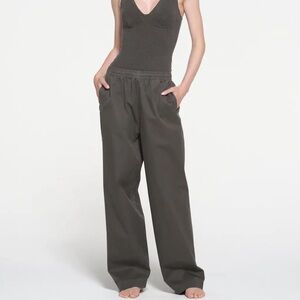 SKIMS Outdoor Woven Drawstring Pants | Zinc | Medium